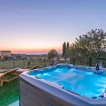 Modern Di Rovigno With Pool, Hot Tub And Sea View רובינייסקו סלו