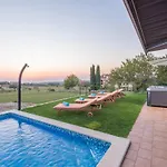 Modern Di Rovigno With Pool, Hot Tub And Sea View רובינייסקו סלו