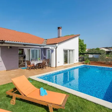 Modern Di Rovigno With Pool, Hot Tub And Sea View Vila Rovinjsko Selo