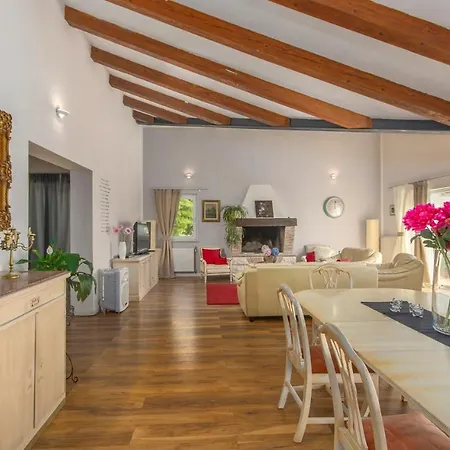Modern Di Rovigno With Pool, Hot Tub And Sea View Villa Rovinjsko Selo