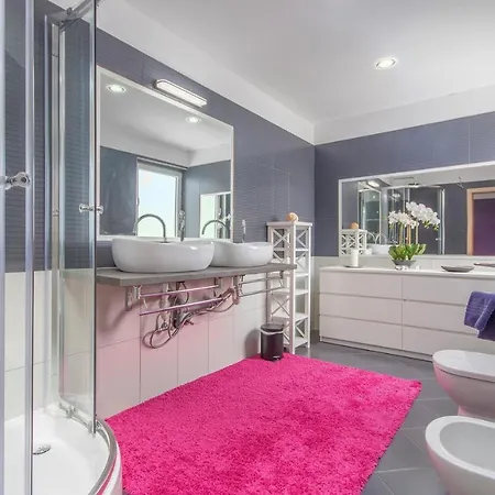Modern Di Rovigno With Pool, Hot Tub And Sea View Villa Rovinjsko Selo