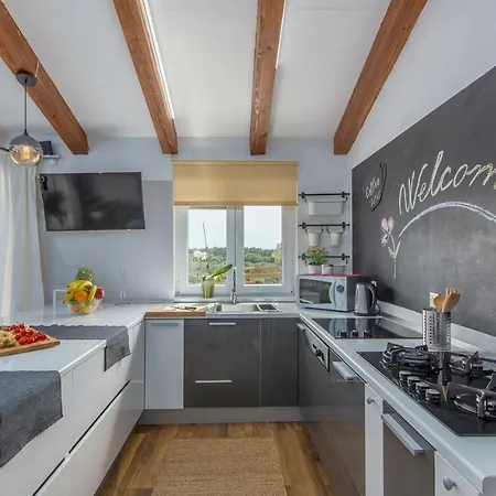 Vila Modern Di Rovigno With Pool, Hot Tub And Sea View *