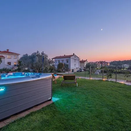 Modern Di Rovigno With Pool, Hot Tub And Sea View Villa Rovinjsko Selo