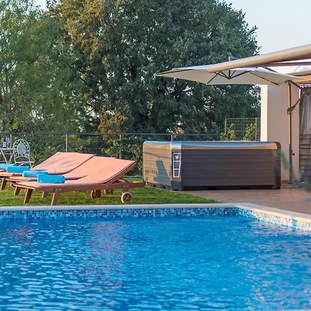 Villa Modern Di Rovigno With Pool, Hot Tub And Sea View Rovinjsko Selo