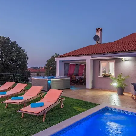 Villa Modern Di Rovigno With Pool, Hot Tub And Sea View Rovinjsko Selo