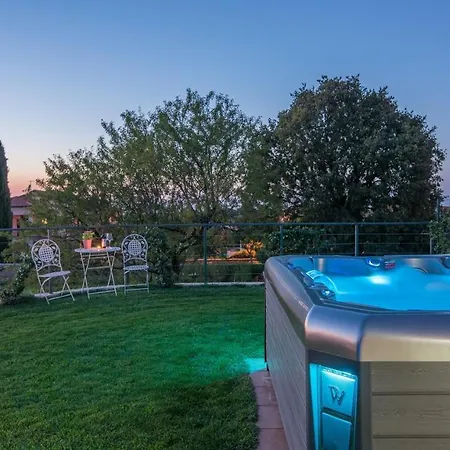 Modern Di Rovigno With Pool, Hot Tub And Sea View Rovinjsko Selo