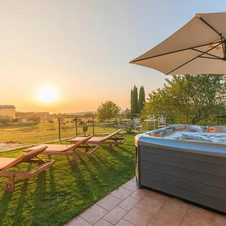 Vila Modern Di Rovigno With Pool, Hot Tub And Sea View Rovinjsko Selo